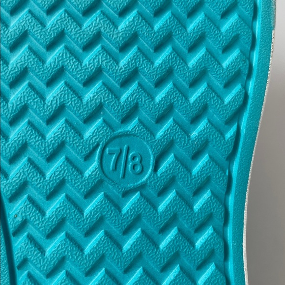 NWOT CRANE Women’s Blue Perforated Slip-On Shoes.  Size 7/8 - Picture 6 of 7